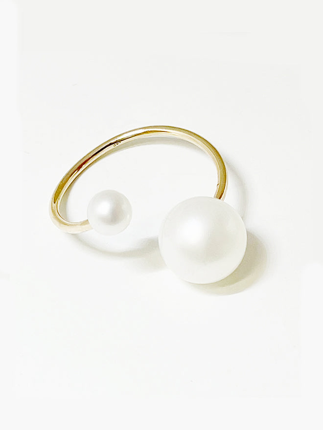 Poppy Finch Ring size outlet 7 14K gold, Pearl freshwater, Sapphire white