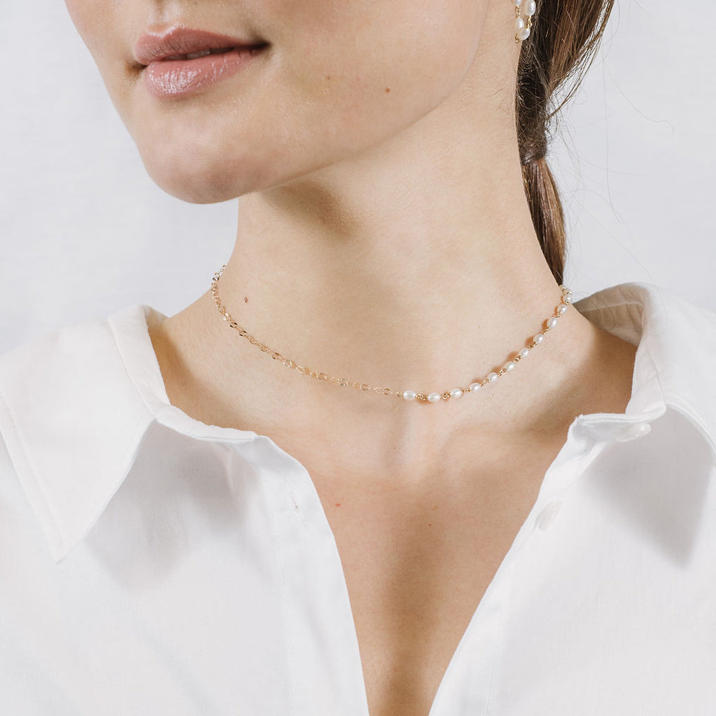 Oval Pearl Shimmer Contrast Necklace